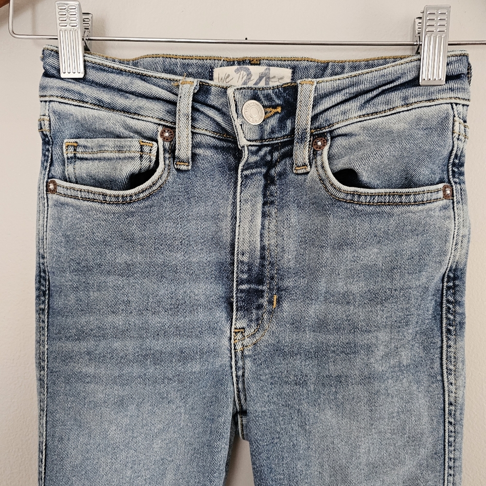 We The Free high rise skinny jeans light wash stretch raw hem size 24 - Picture 5 of 9